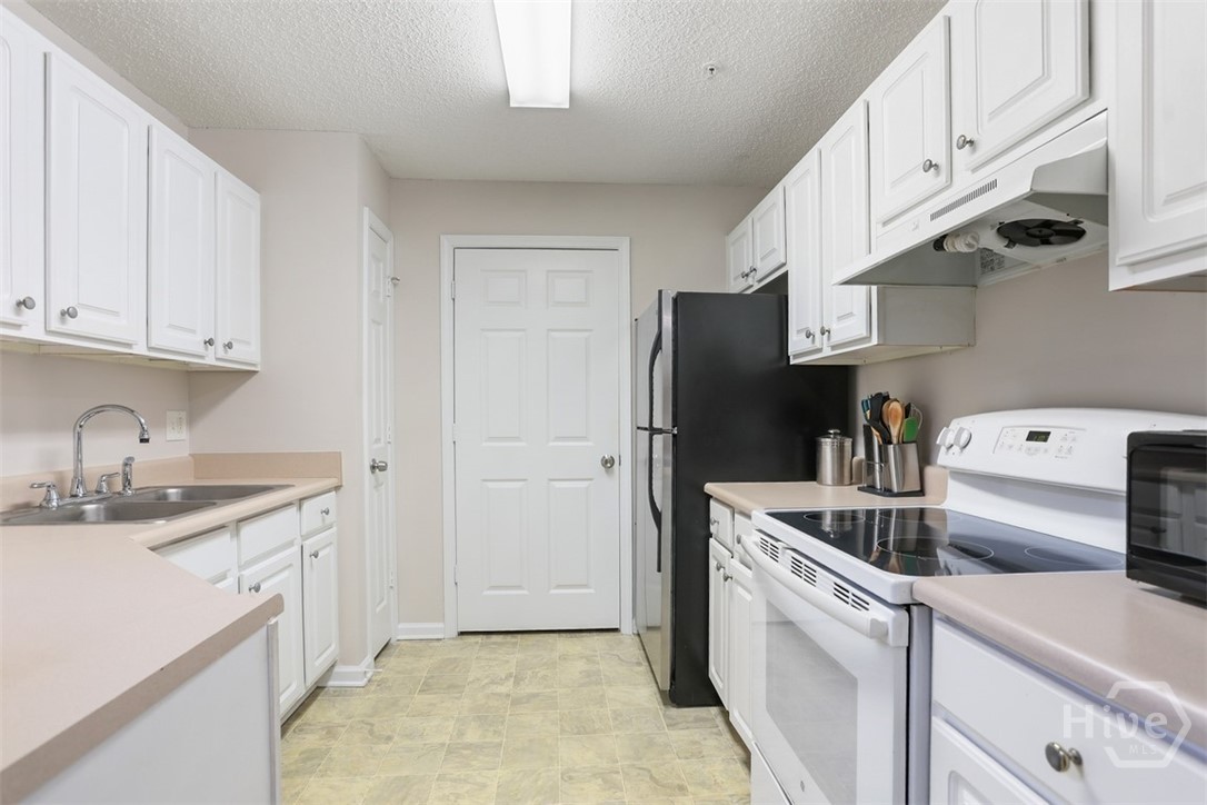 1304 Walden Park Drive Property Photo 13