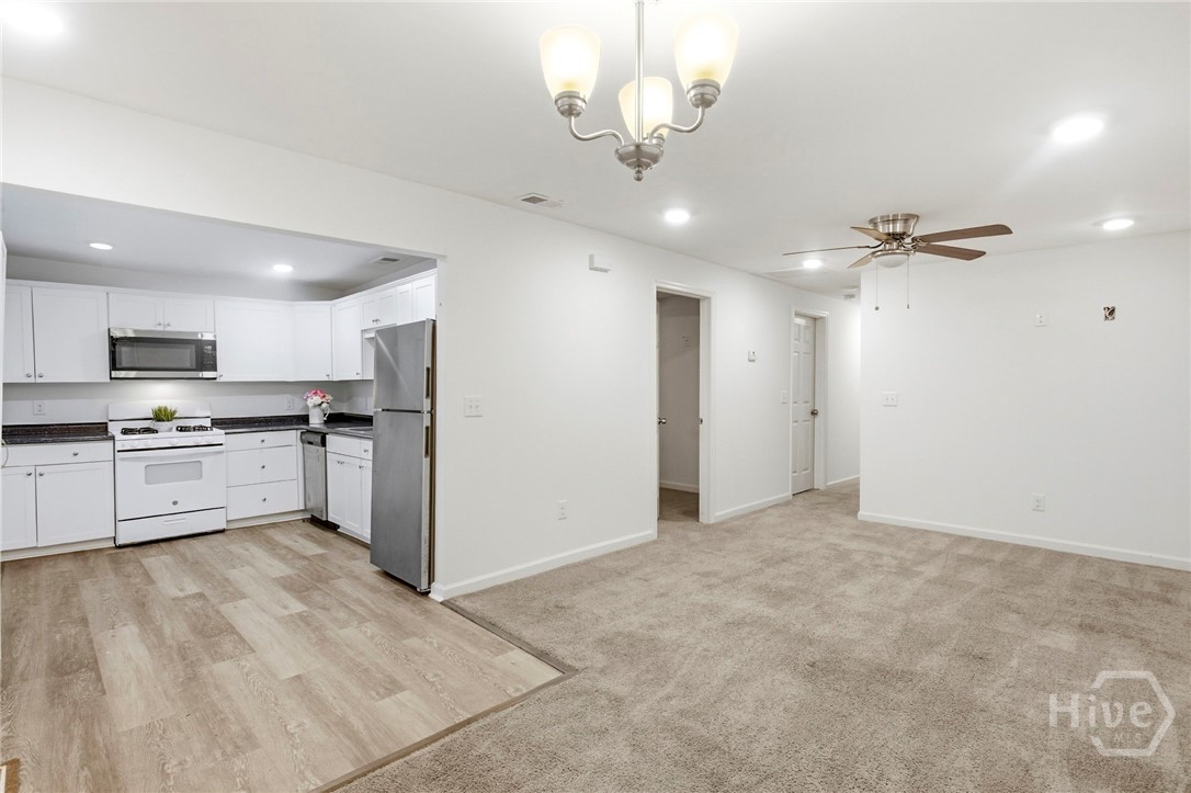 716 W 48th Street Property Photo 4