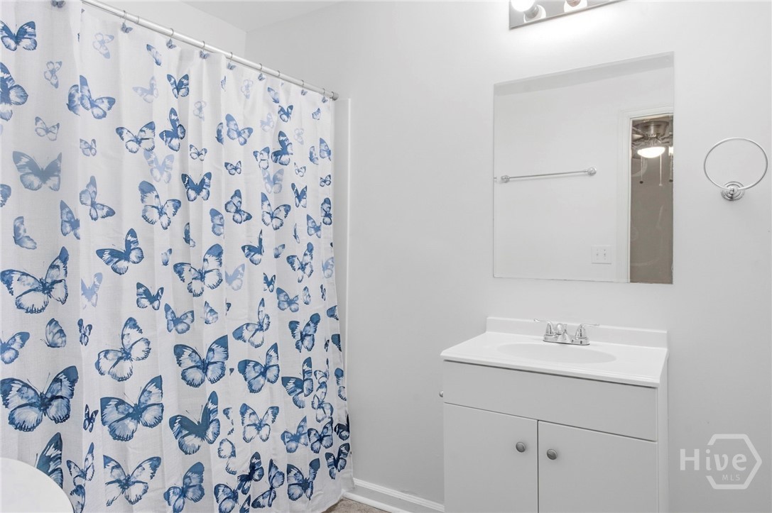 716 W 48th Street Property Photo 9