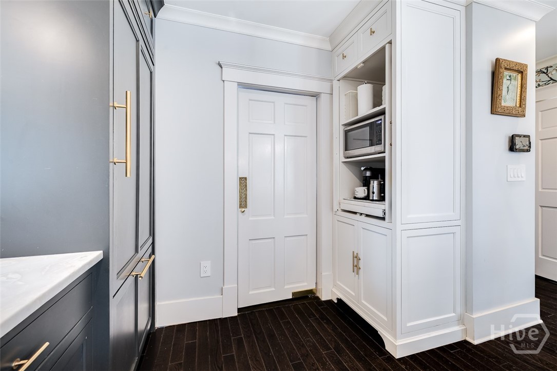 37 E 50th Street Property Photo 13