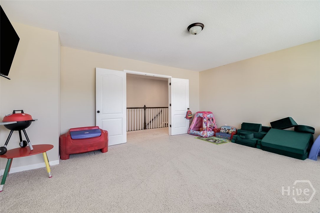 2 Oak Aly Property Photo 32