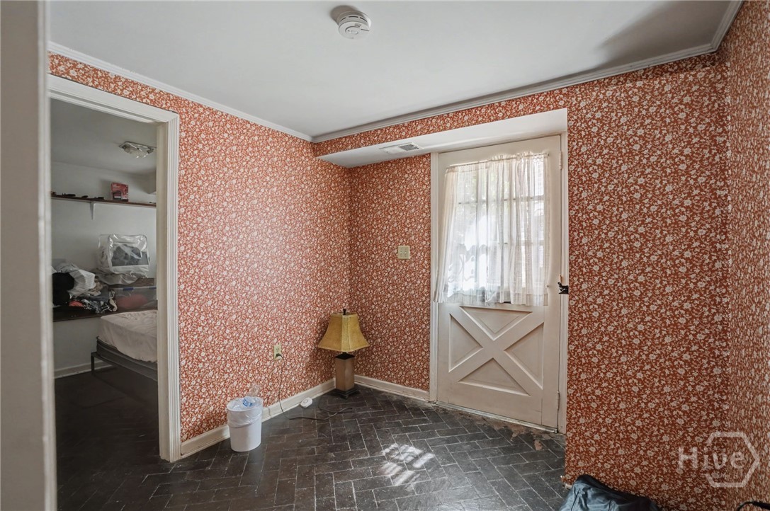 221 E Charlton Street Property Photo 37