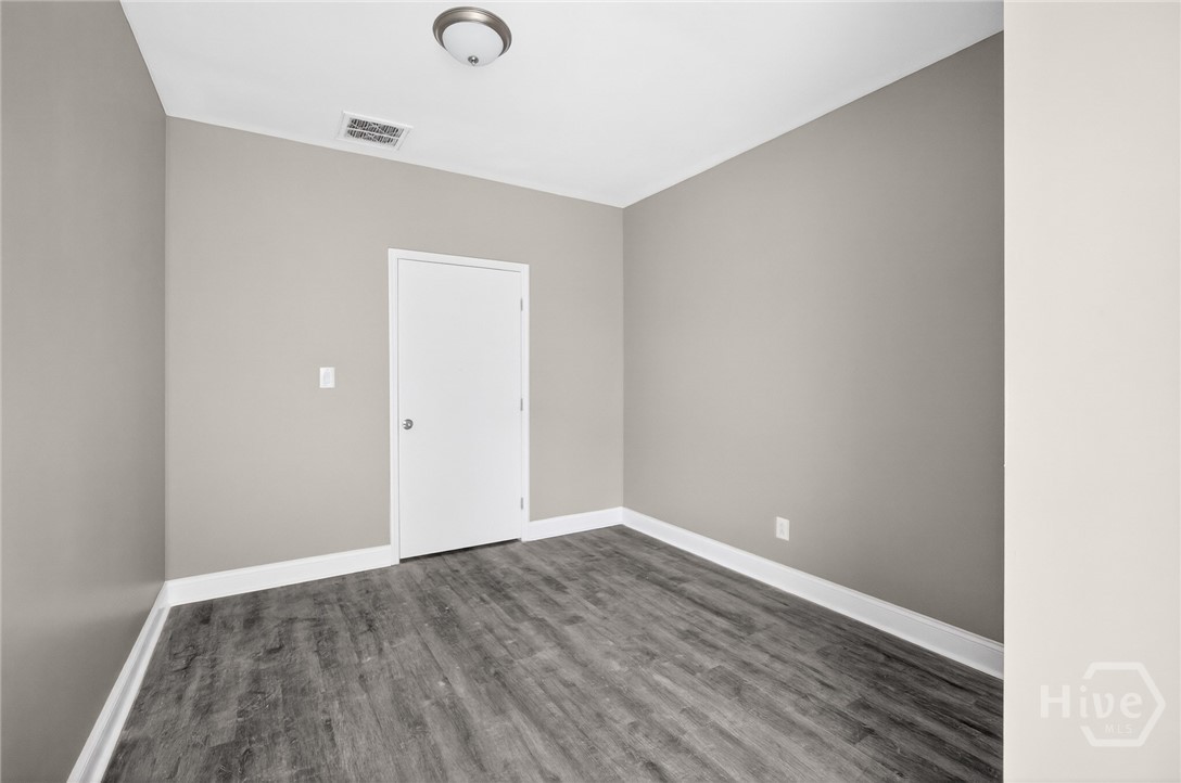 340 Eisenhower Drive 1600 Unit E Property Photo 9