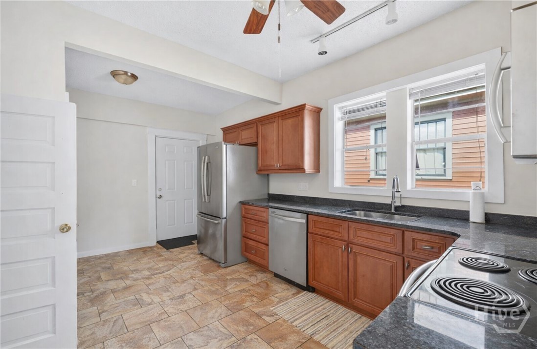 515 E Duffy Street Property Photo 16