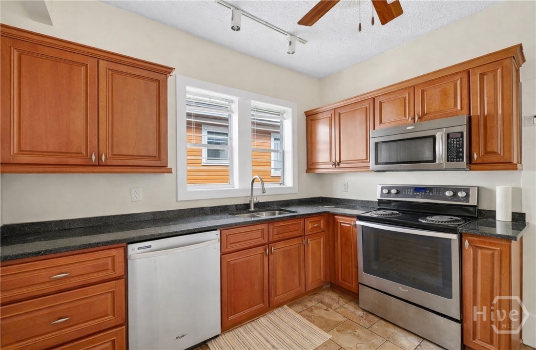 515 E Duffy Street Property Photo 14