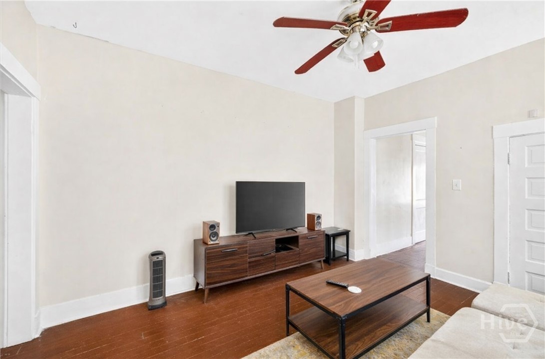 515 E Duffy Street Property Photo 23