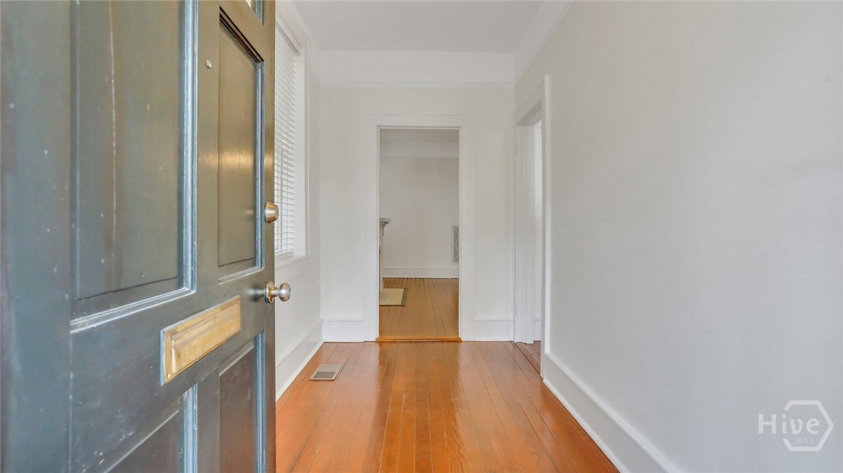 923 E Park Avenue Property Photo 6