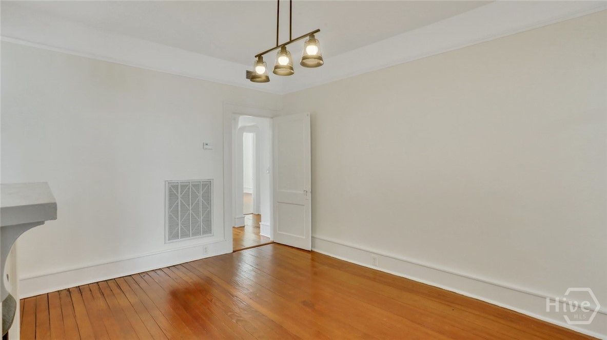 923 E Park Avenue Property Photo 9