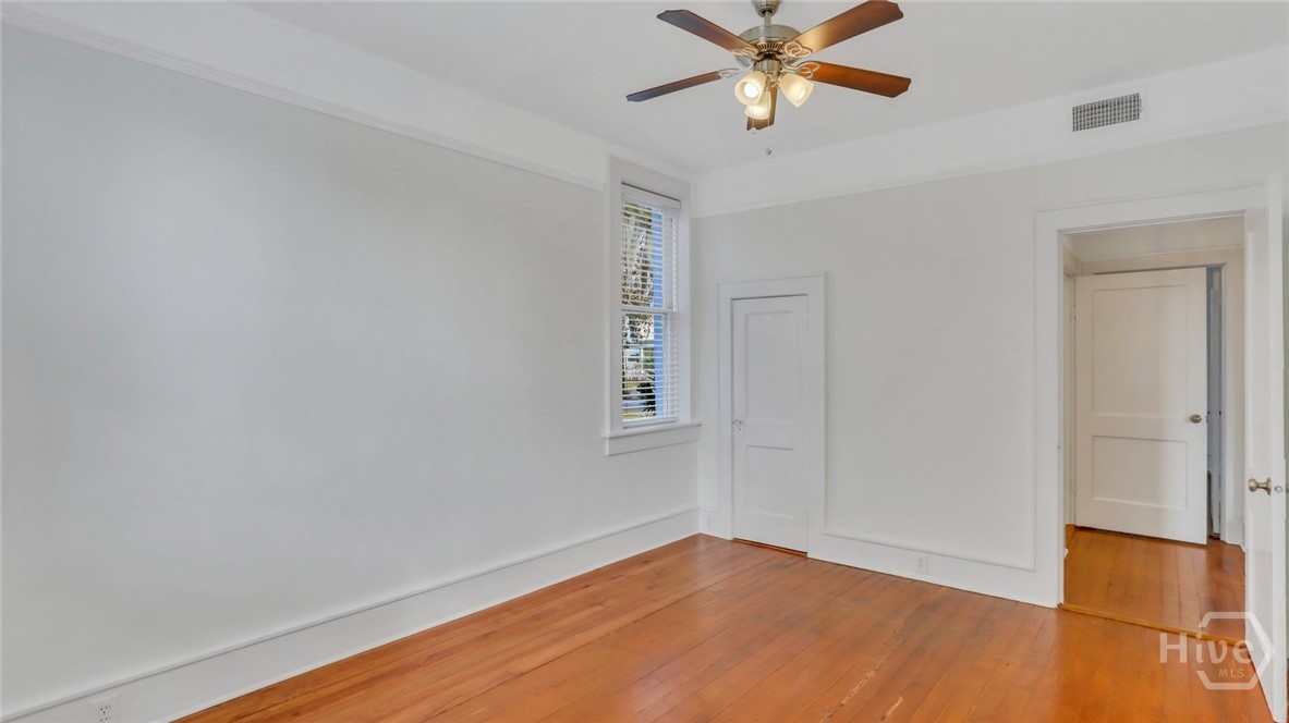 923 E Park Avenue Property Photo 11