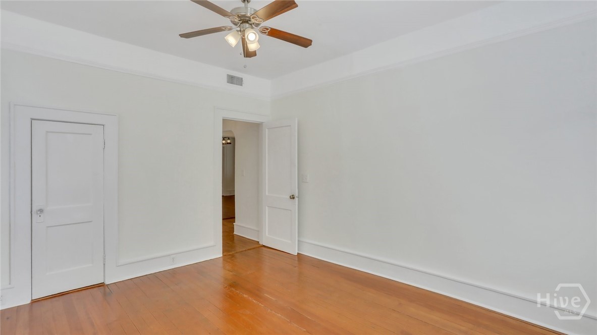 923 E Park Avenue Property Photo 12