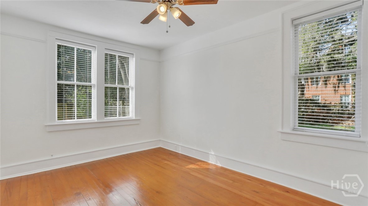 923 E Park Avenue Property Photo 13