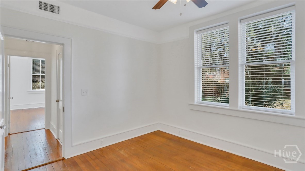 923 E Park Avenue Property Photo 15