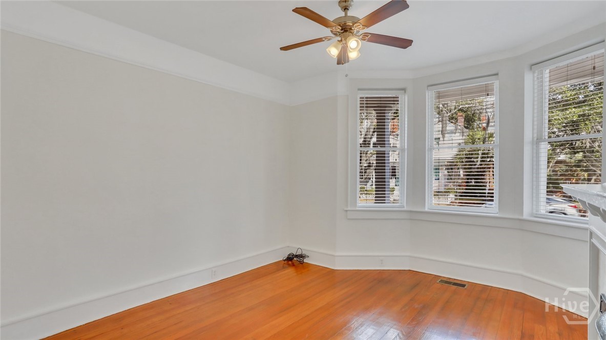 923 E Park Avenue Property Photo 19