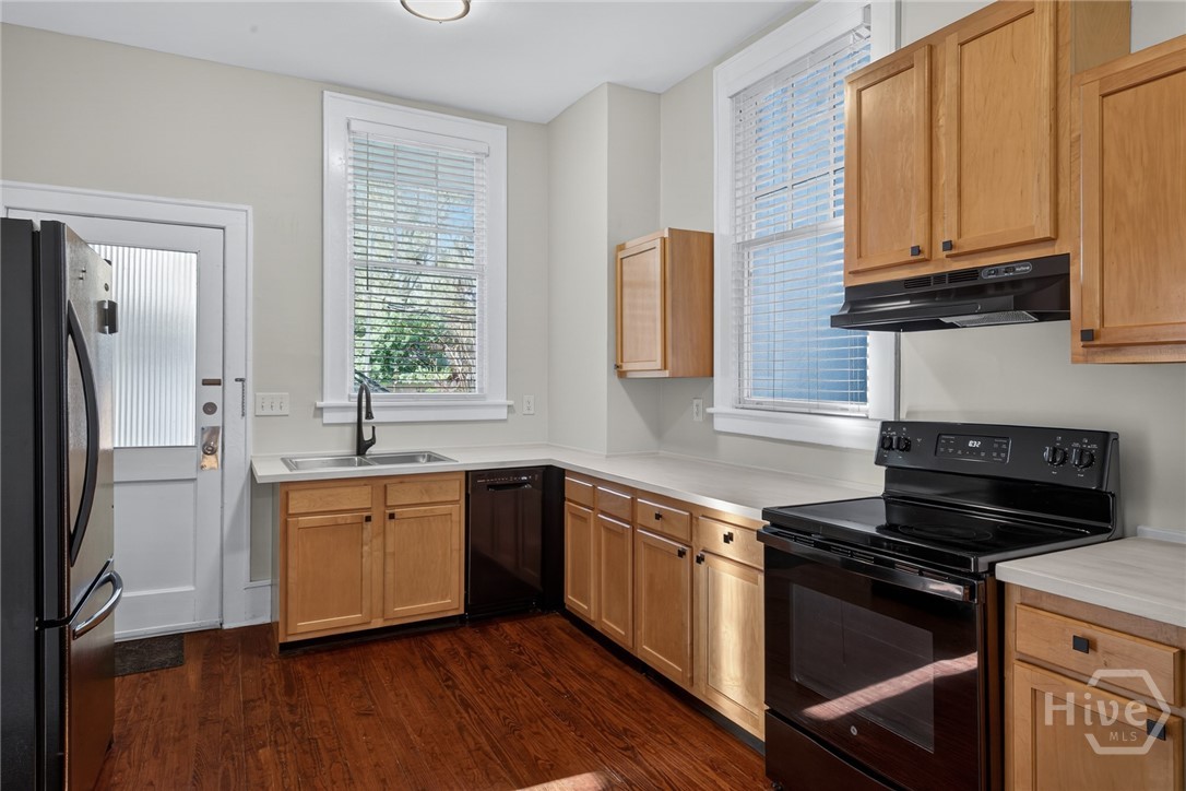 923 E Park Avenue Property Photo 38