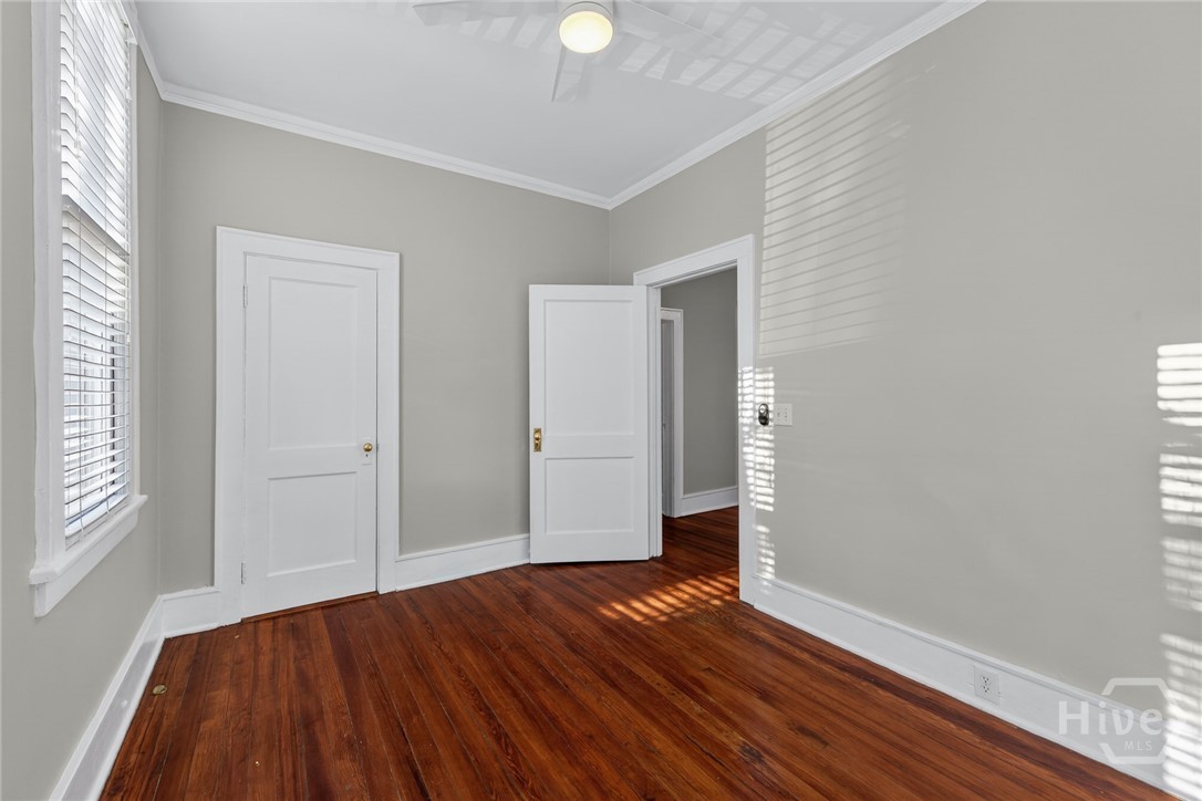 923 E Park Avenue Property Photo 41