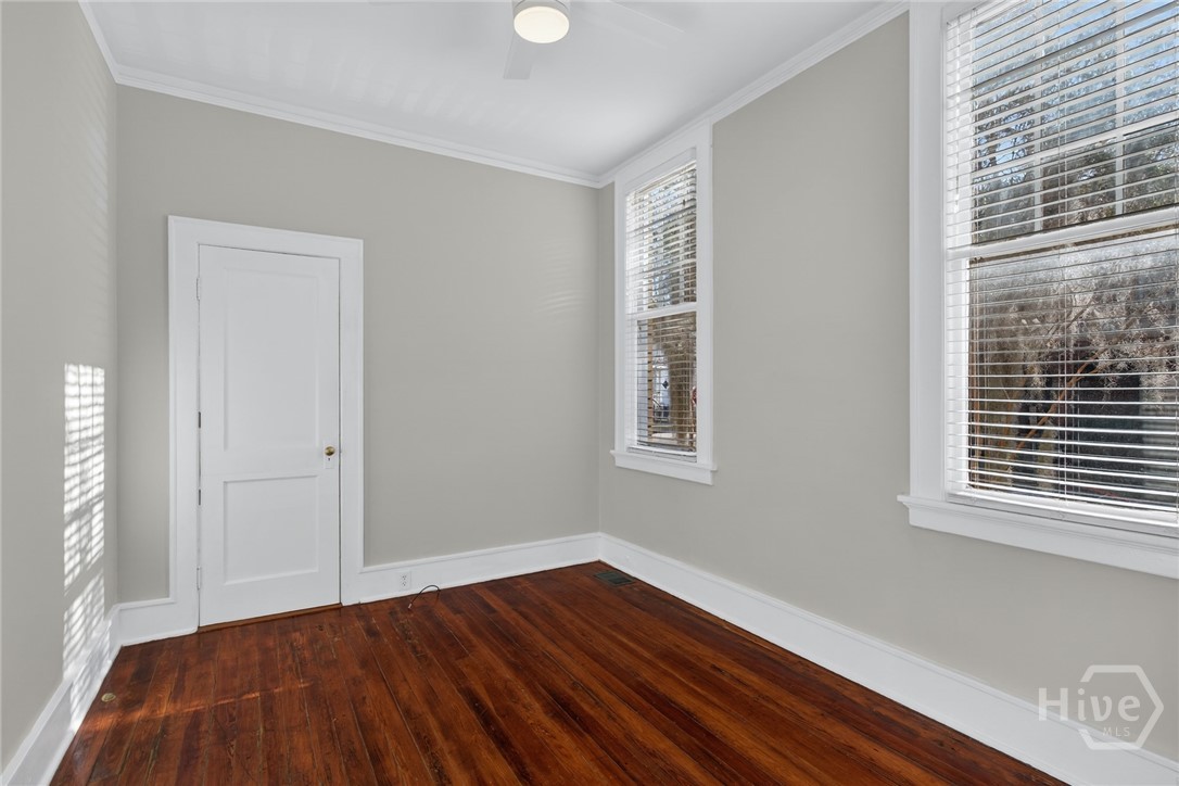 923 E Park Avenue Property Photo 44