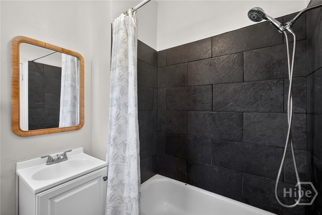 22 E 37th Street Property Photo 16