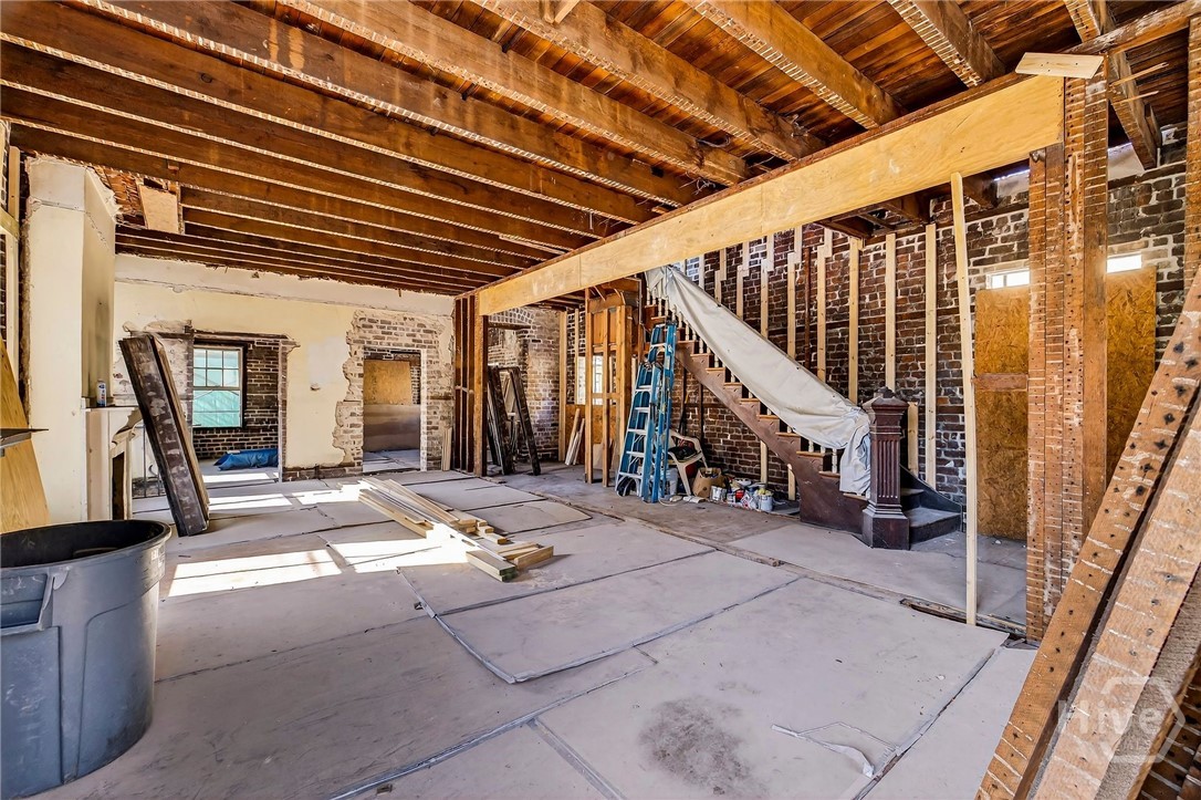 127 E Gordon Street Property Photo 6