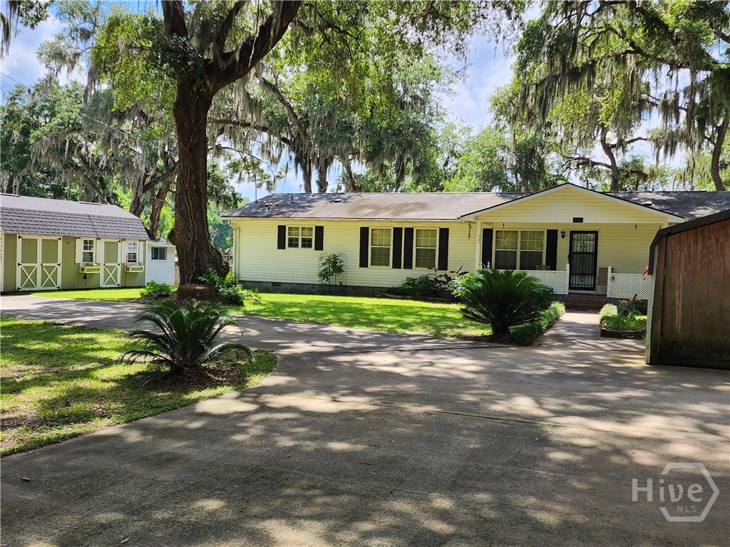 941 Lake Drive Property Photo 2