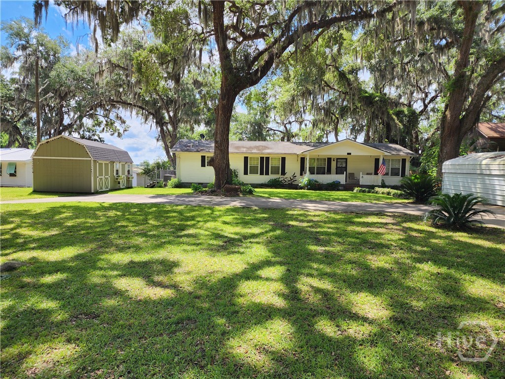 941 Lake Drive Property Photo 3