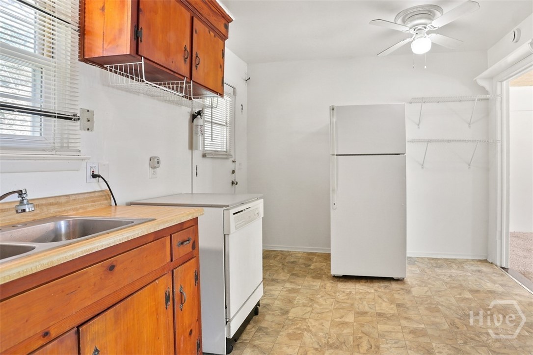 2444 E 39th Street Property Photo 8