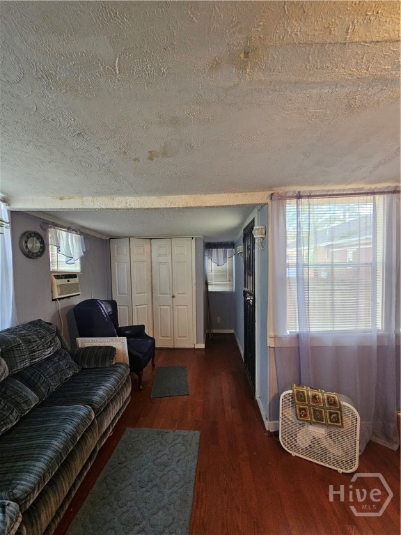 906 E 38th Street Property Photo 28