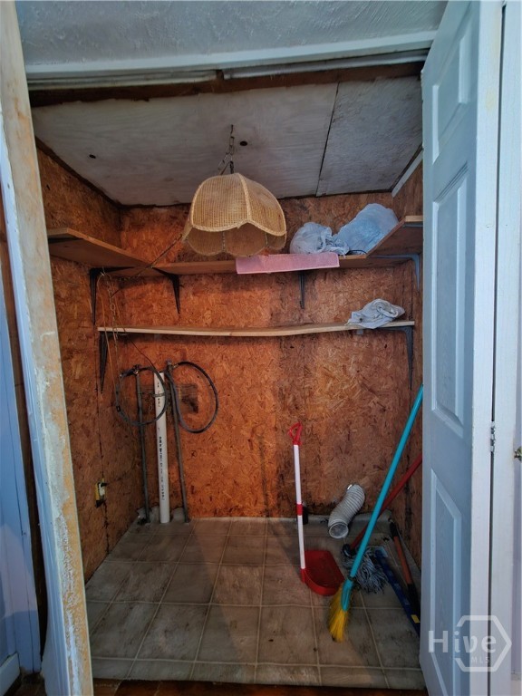 906 E 38th Street Property Photo 29