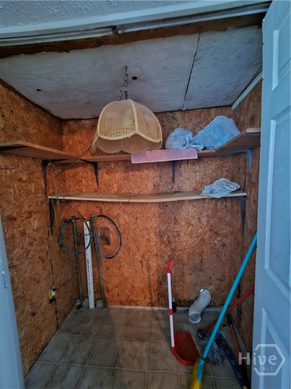 906 E 38th Street Property Photo 30