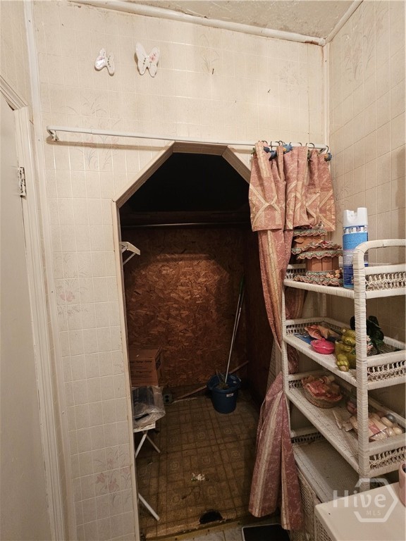 906 E 38th Street Property Photo 35