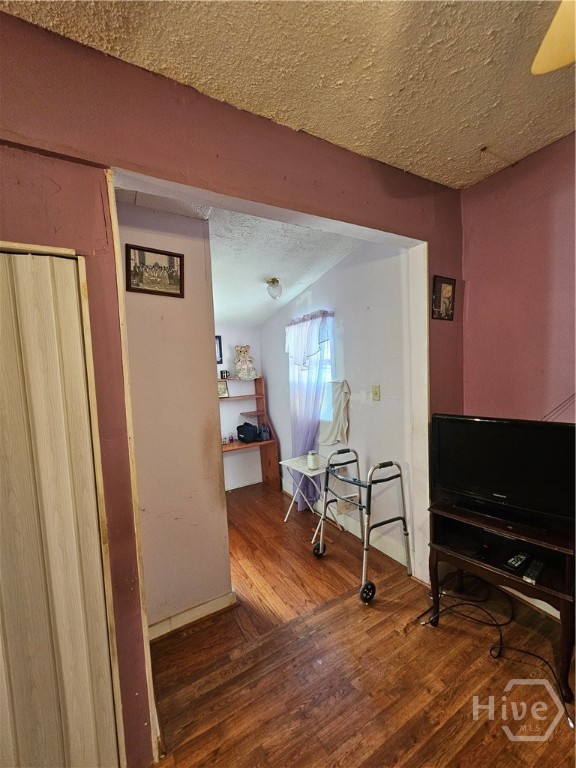 906 E 38th Street Property Photo 40