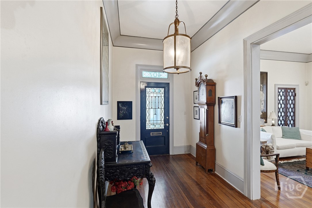 407 E Hall Street Property Photo 8