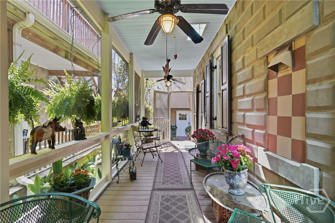 407 E Hall Street Property Photo 32