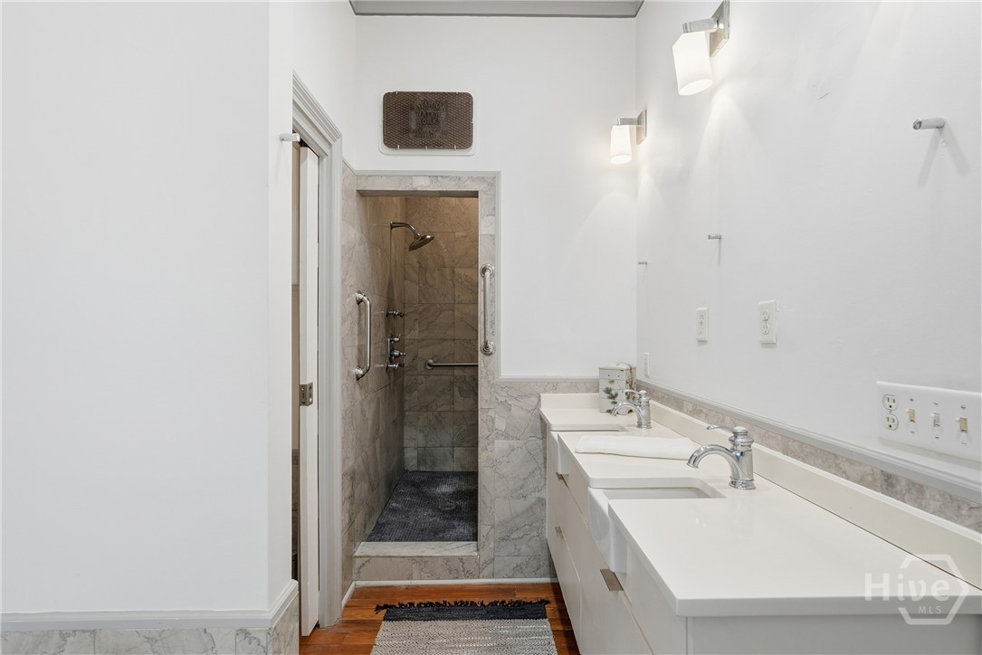 407 E Hall Street Property Photo 45