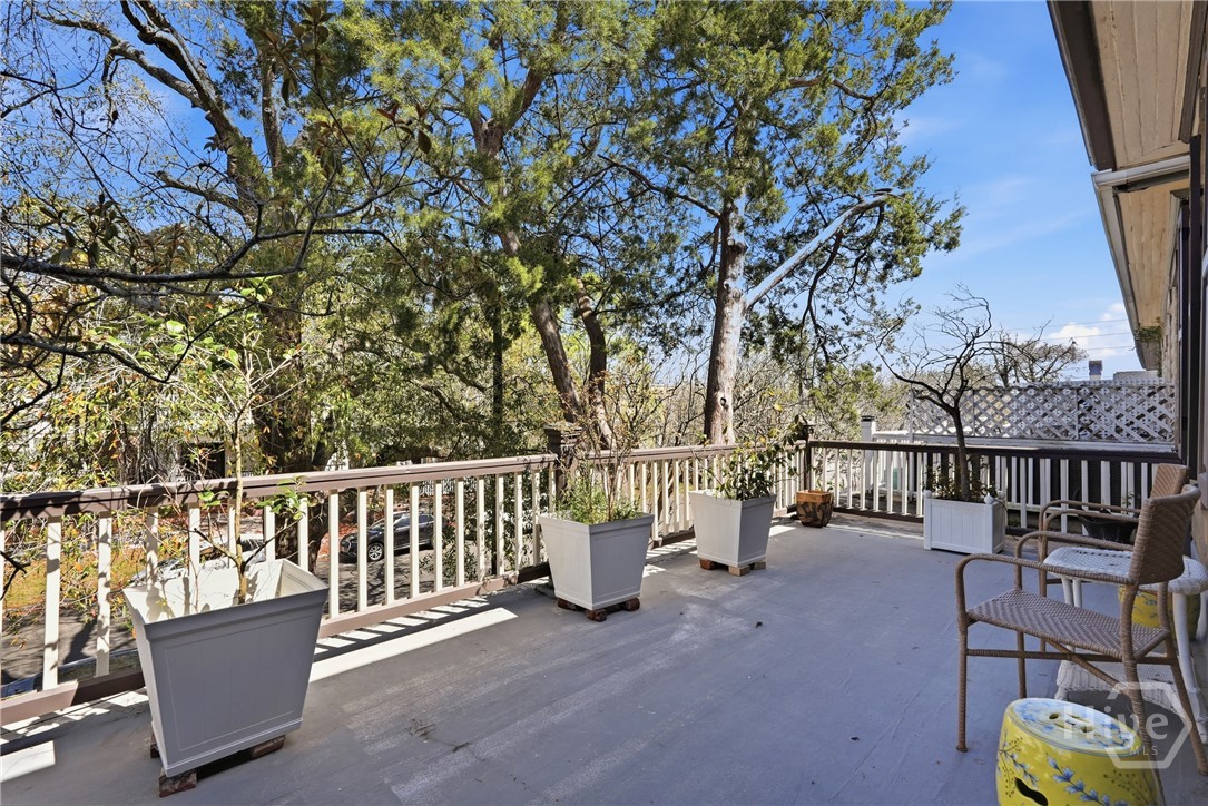 407 E Hall Street Property Photo 55