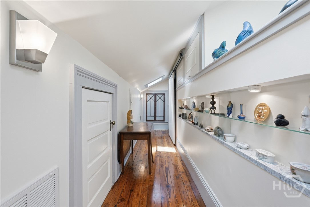 407 E Hall Street Property Photo 58