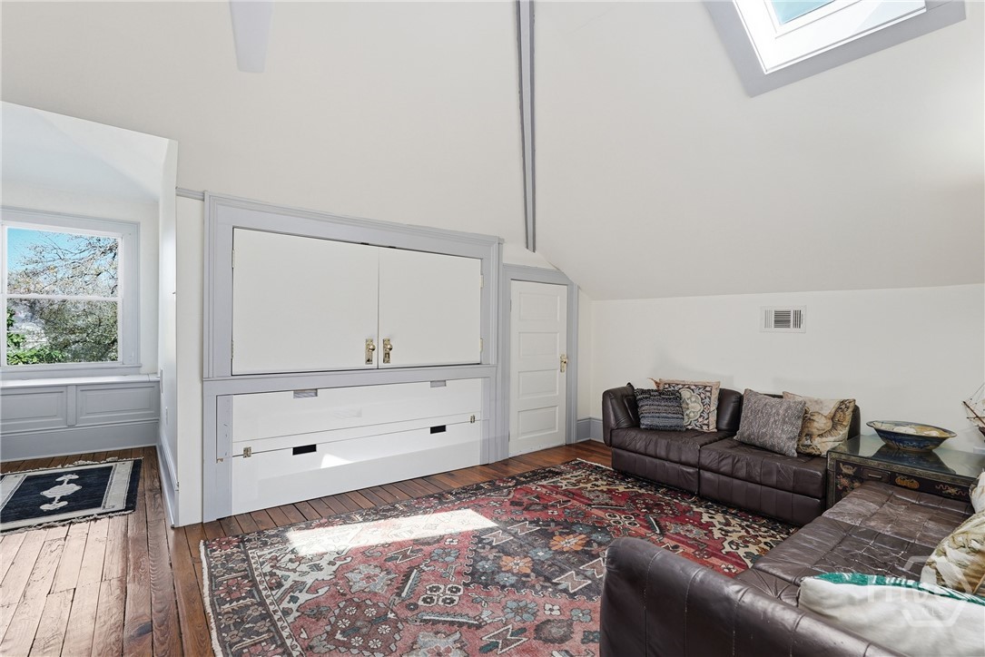 407 E Hall Street Property Photo 60