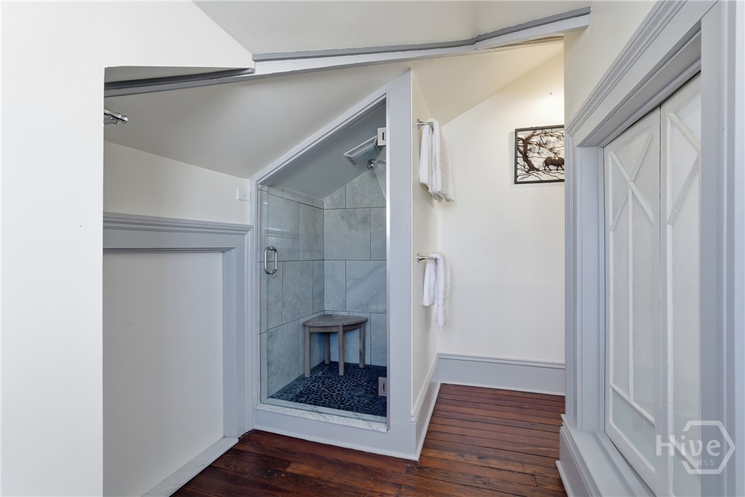 407 E Hall Street Property Photo 61