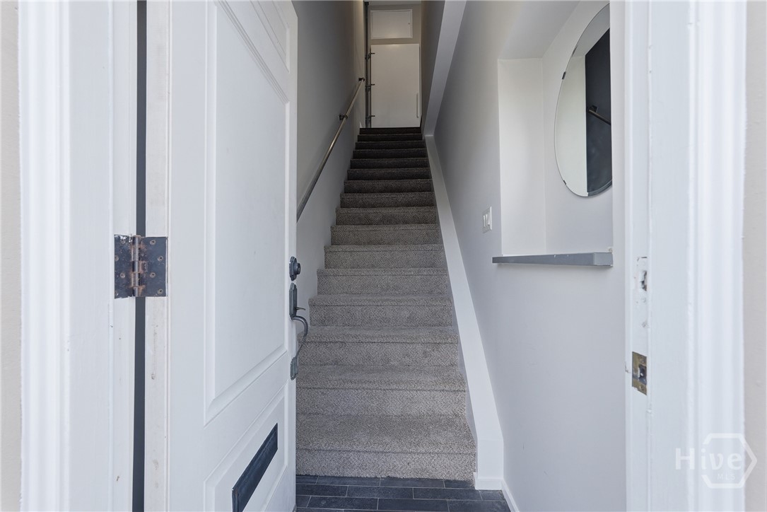 407 E Hall Street Property Photo 66