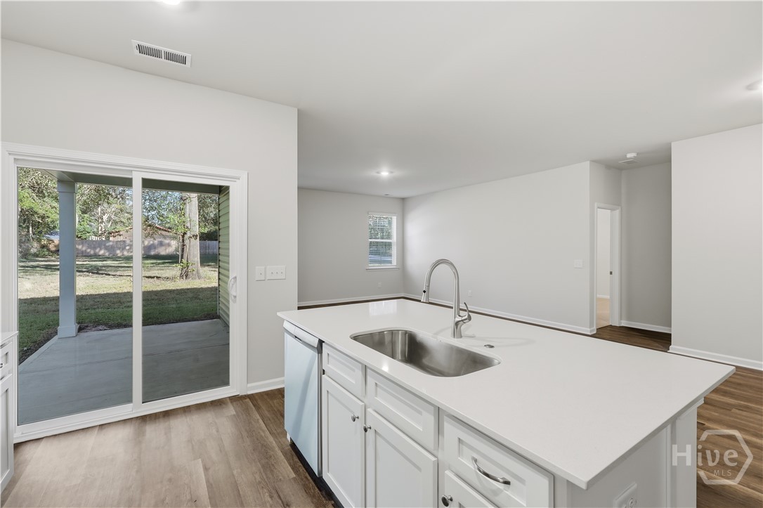 103 Warren Street Property Photo 28