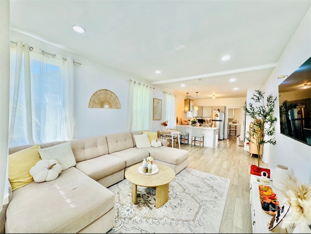 666 E 32nd Street Property Photo 4