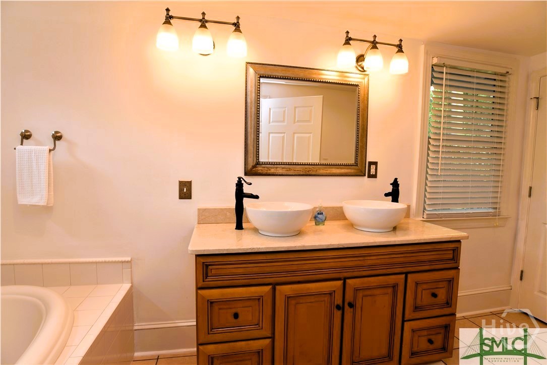 519 E 37th Street Property Photo 17