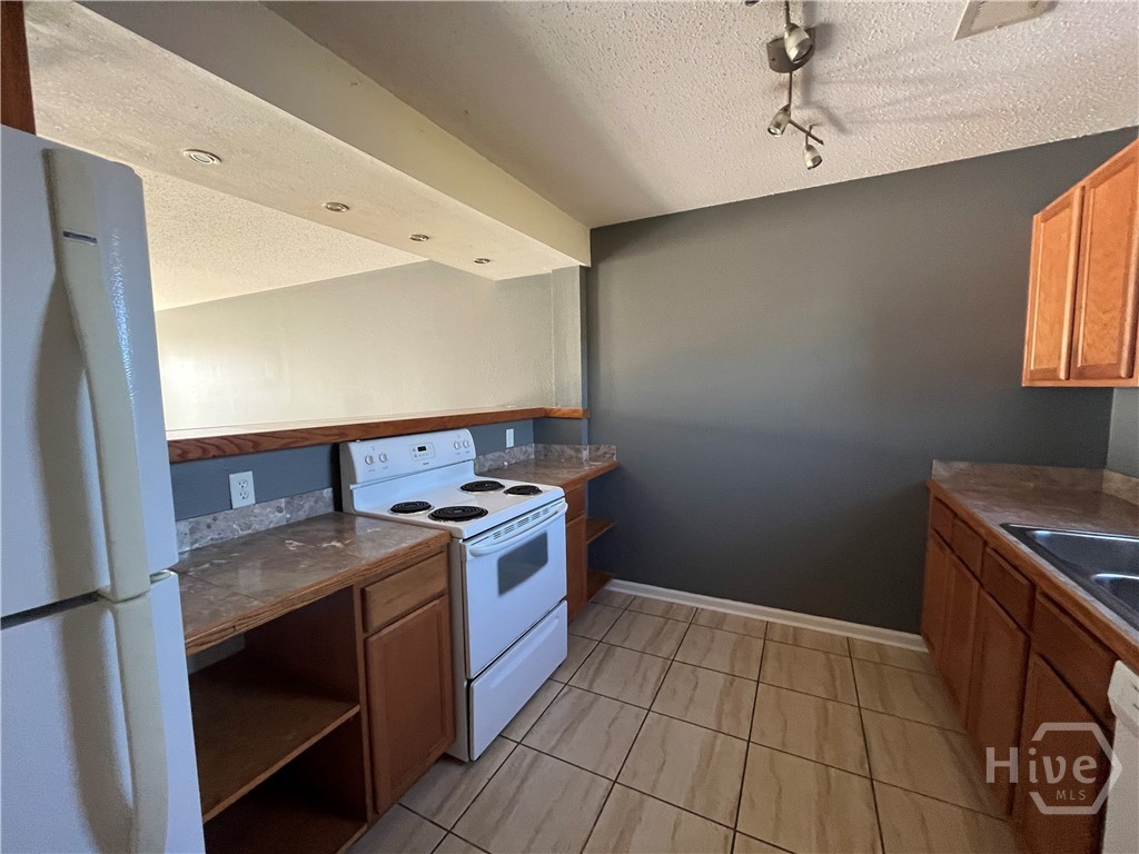 57 Bearing Circle Property Photo 5