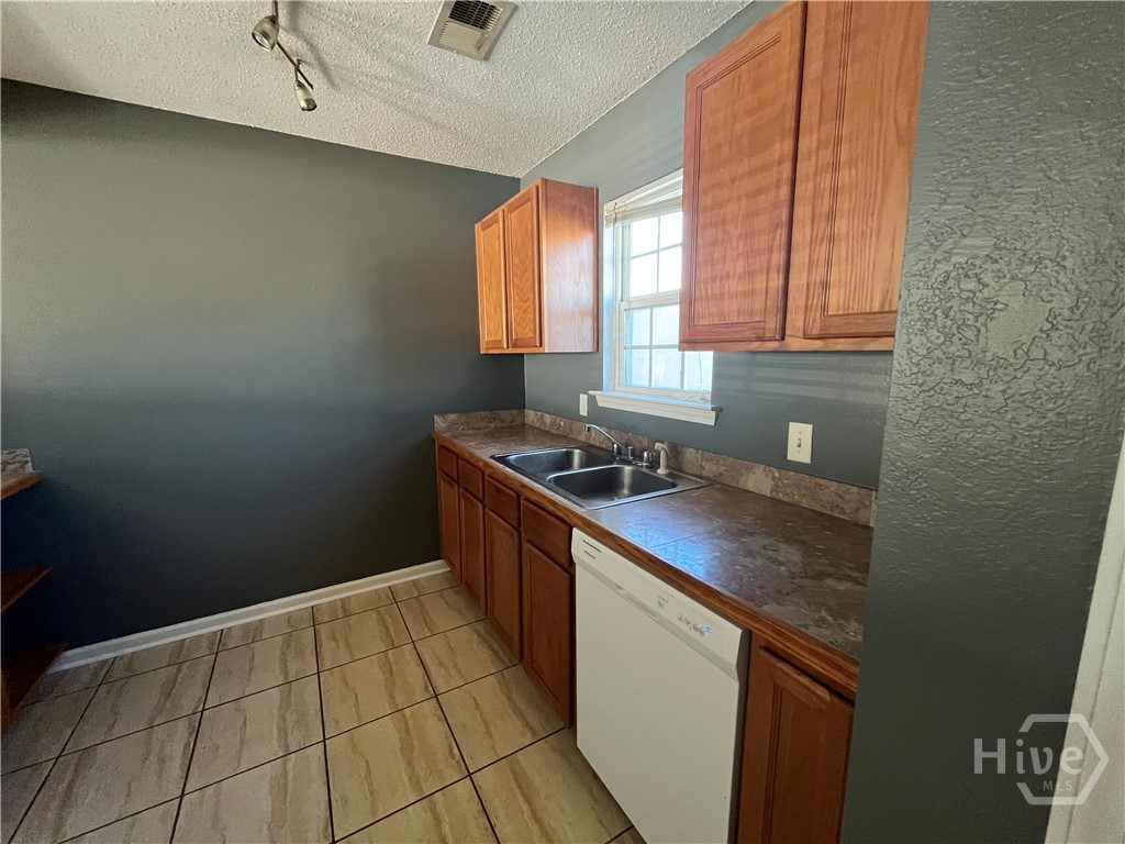 57 Bearing Circle Property Photo 6