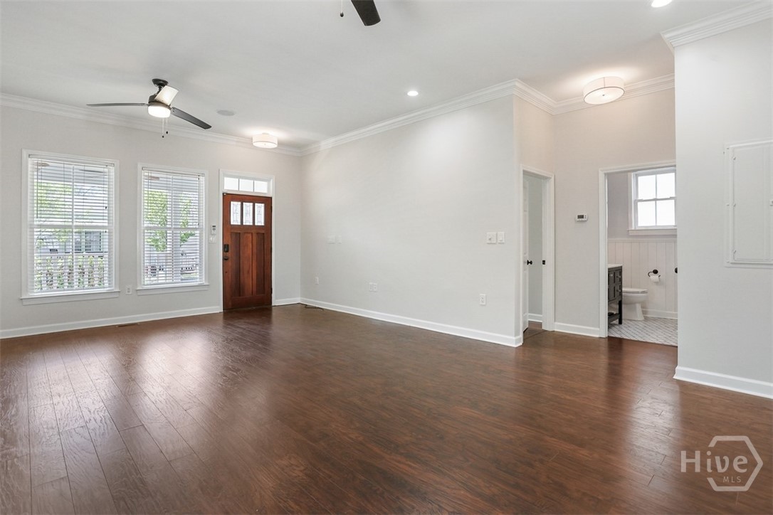 310 E Park Avenue Property Photo 9