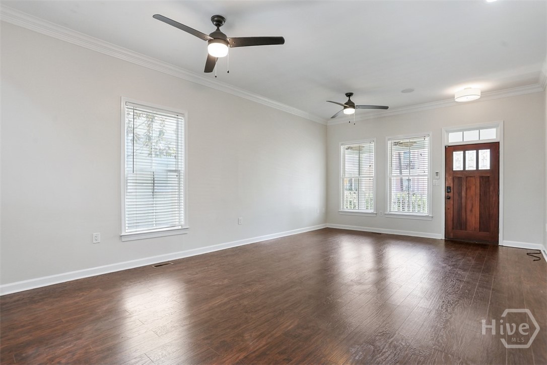 310 E Park Avenue Property Photo 10