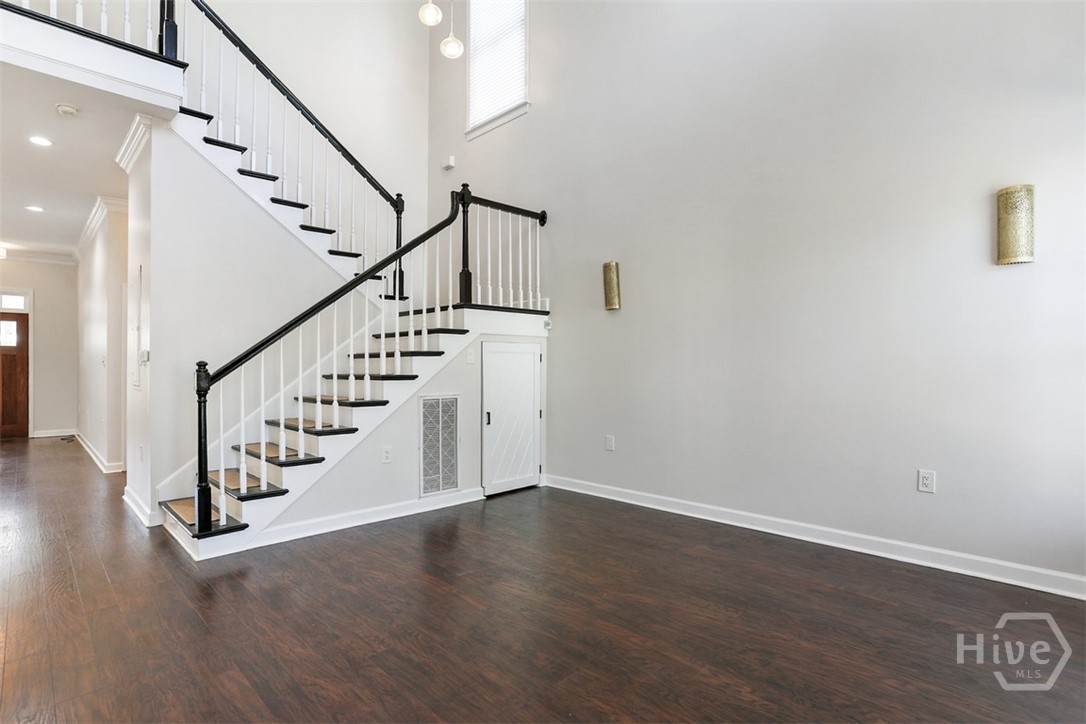 310 E Park Avenue Property Photo 14