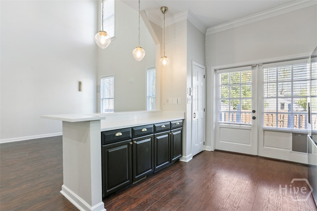 310 E Park Avenue Property Photo 18