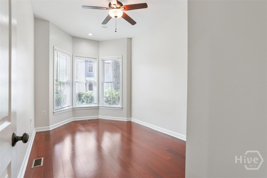 310 E Park Avenue Property Photo 29