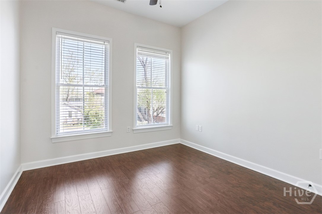 310 E Park Avenue Property Photo 33