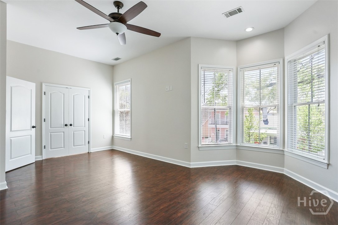 310 E Park Avenue Property Photo 38